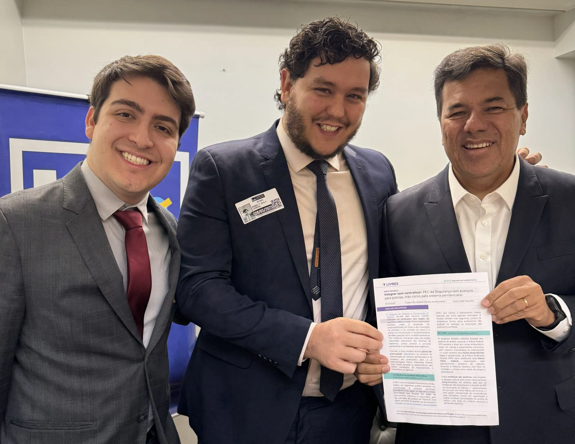 Rafael Moredo e Mano Ferreira entregam Nota Técnica ao relator Mendonça Filho